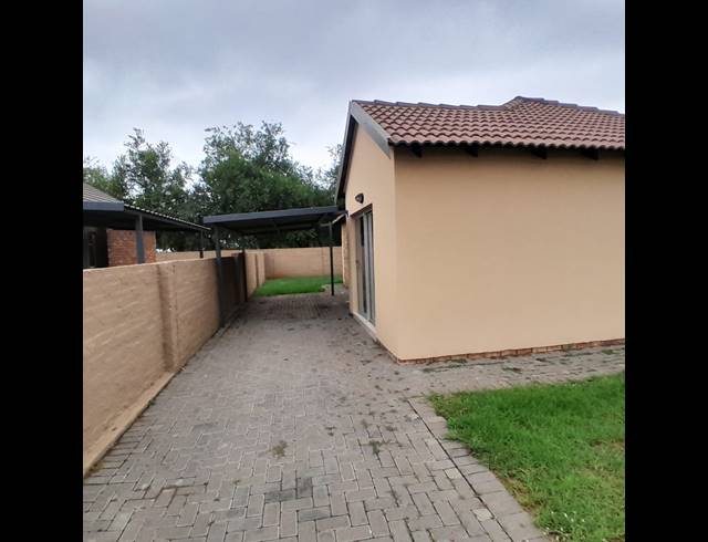 3 BEDROOM HOUSE FOR SALE IN WATERKLOOF HILL ESTATE